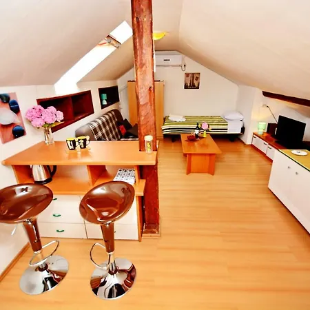 Ante Apartment *